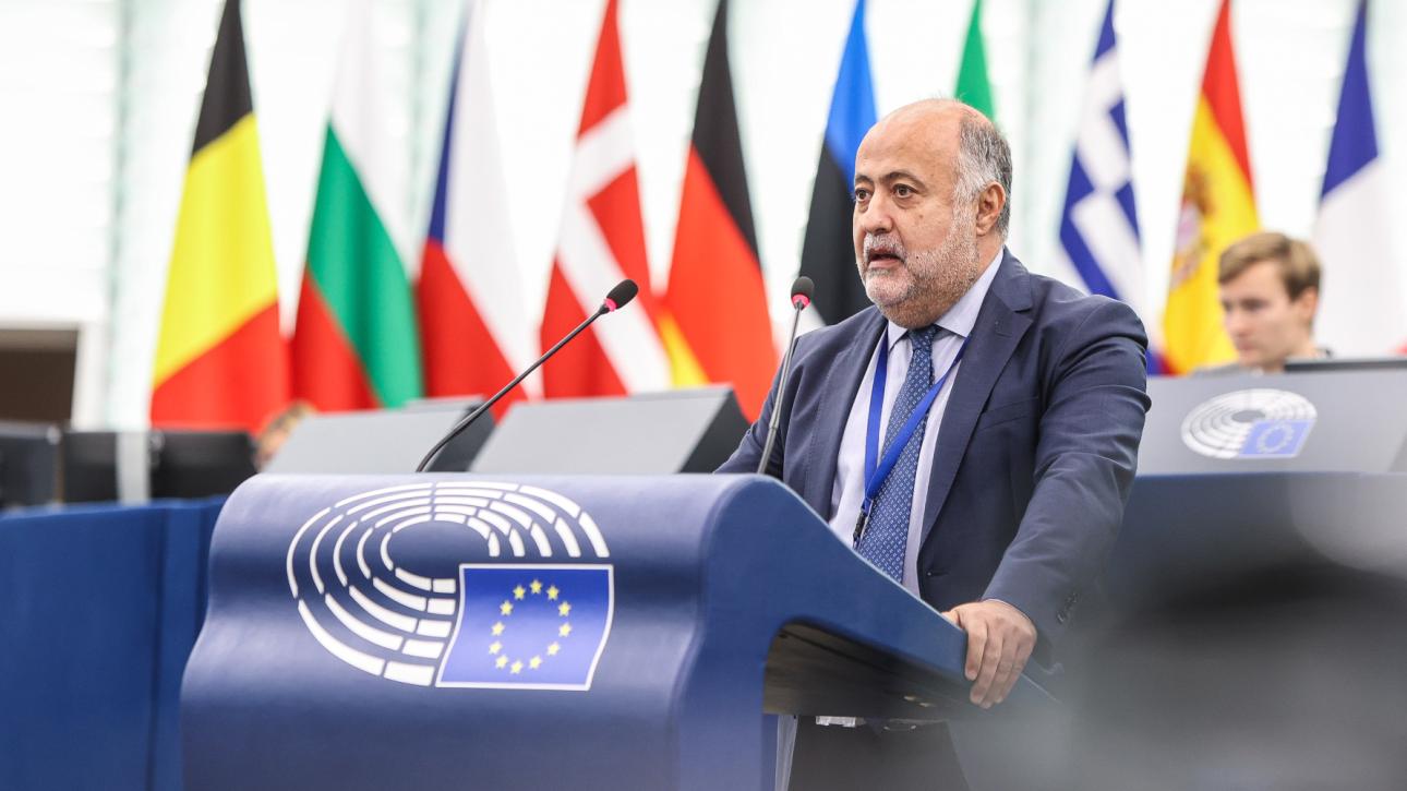 Ευρωκοινοβούλιο: Εγκρίθηκαν με ευρεία στήριξη τα τρία νομοθετήματα για τα χημικά, με εισηγητή τον Δ. Τσιόδρα