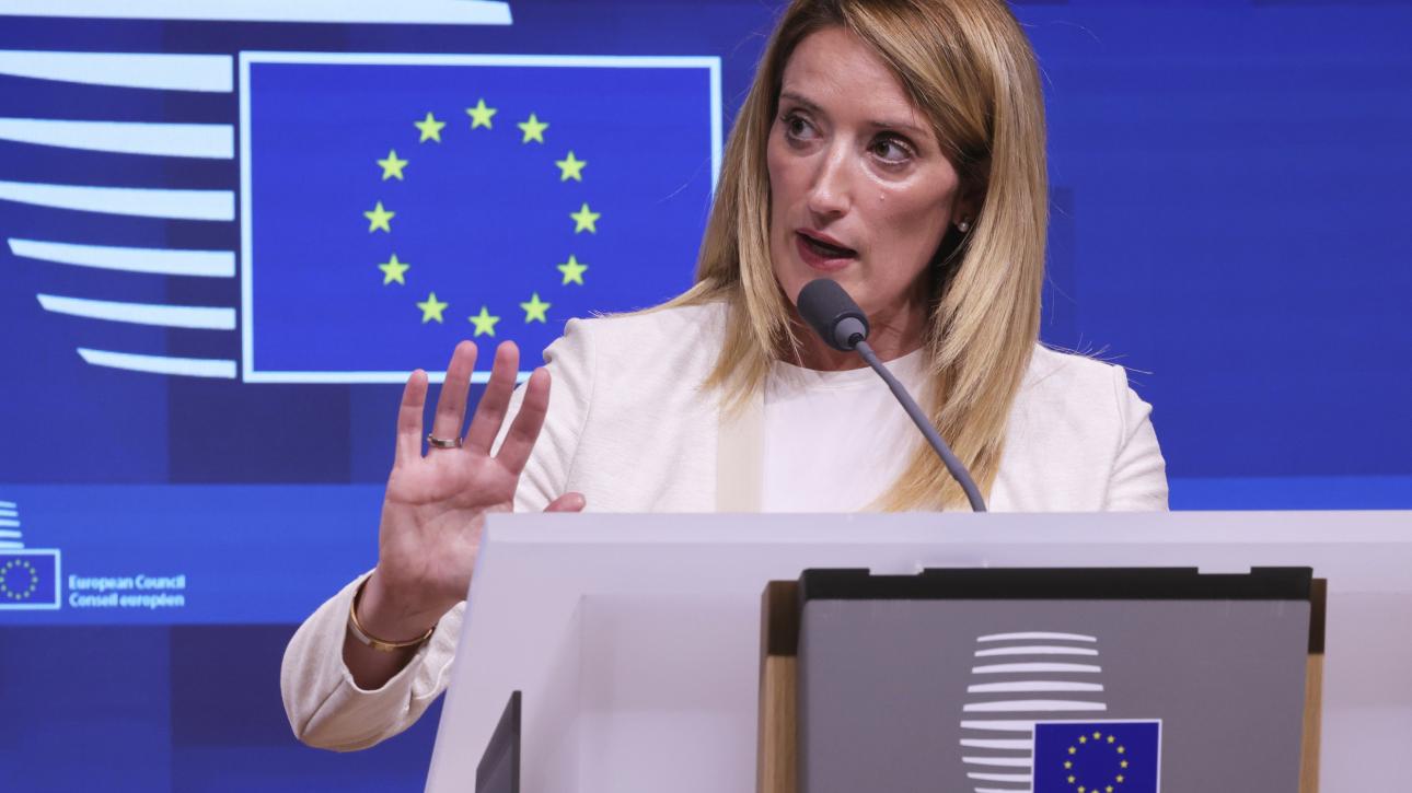 Ρομπέρτα Μέτσολα: Ανάγκη η ΕΕ να εξελιχθεί σε στιβαρή οικονομική δύναμη, για να μιλά τη «γλώσσα της ισχύος»