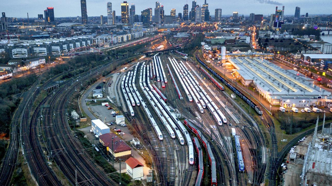 Κομισιόν: Νέα δικαιώματα για τους επιβάτες και ευκολότερα ταξίδια με το τρένο σε όλη την Ευρώπη
