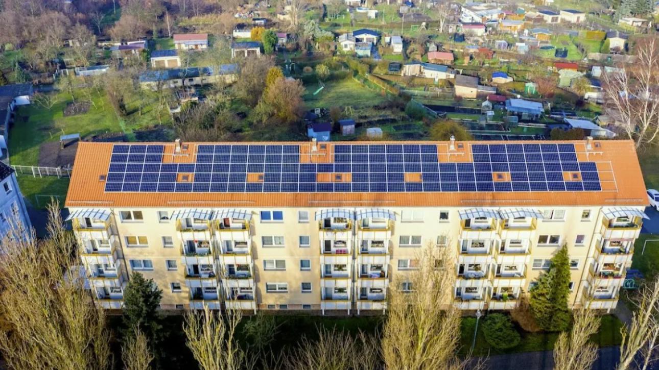 Το «πράσινο» ορόσημο της ΕΕ: Αιολικά και φωτοβολταϊκά ξεπέρασαν τα ορυκτά καύσιμα το 2025 - Τι ισχύει με Ελλάδα