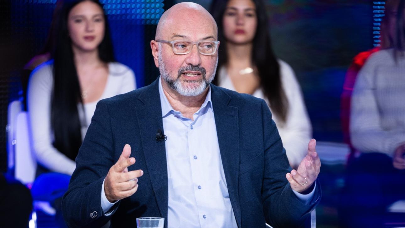 Σάκης Αρναούτογλου: Μαθητές από Άγραφα και Οινούσσες «άνοιξαν διάλογο» με την Ευρώπη