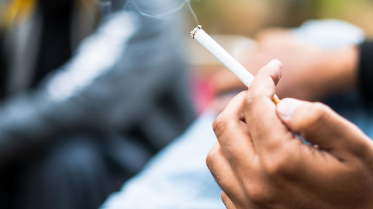 Ελβετία: Θα απαγορευθεί η διαφήμιση καπνού που απευθύνεται σε νέους