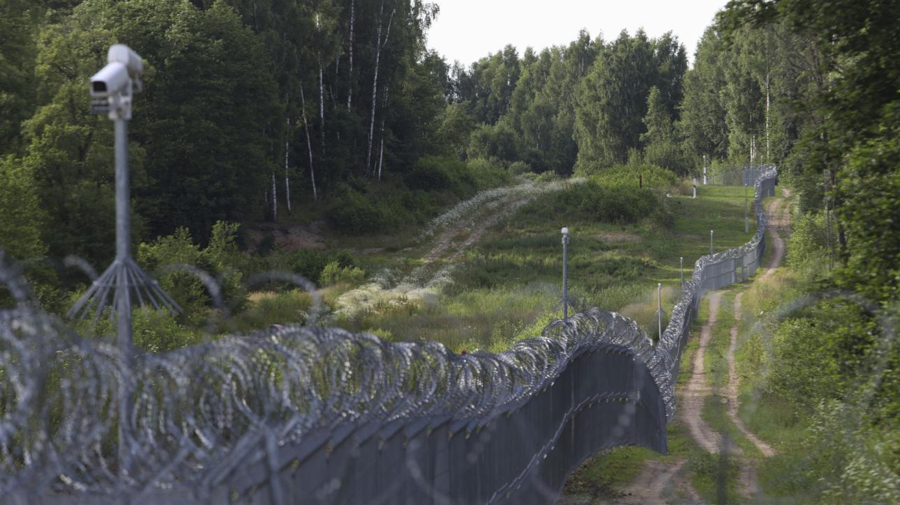ΕΕ για μεταναστευτικό: Αντίθετη η Κομισιόν στη χρηματοδότηση κατασκευής τοίχων και φρακτών